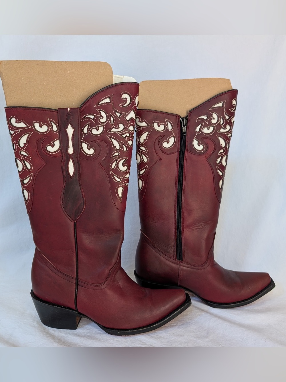 El General Burgundy & White Embroidered Cowboy Boots